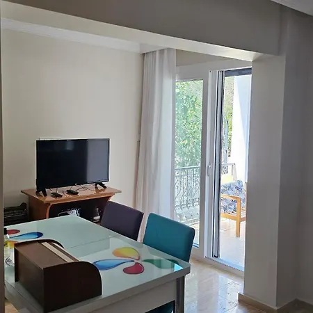 Oezdere Ferienwohnung 公寓
